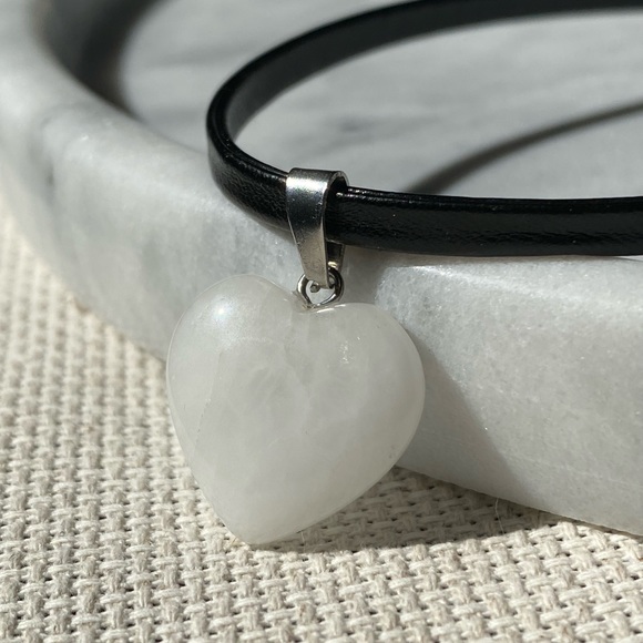 Medallion Choker: Snowy Quartz Gemstone Heart - Picture 4 of 9